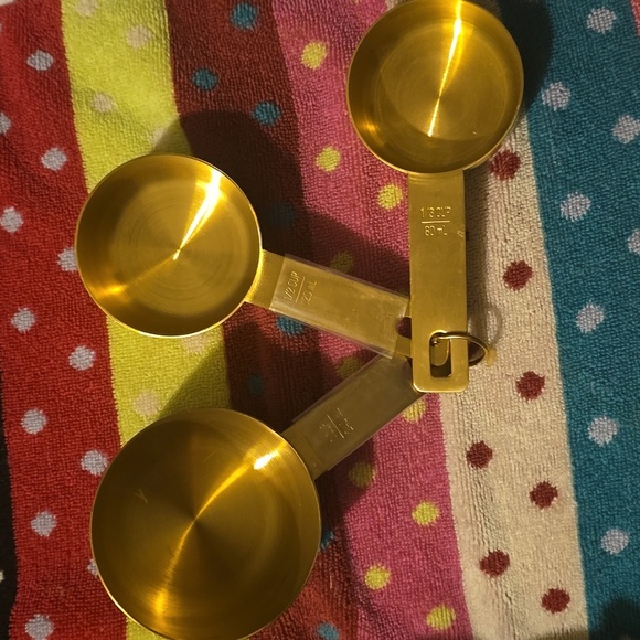 Williams Sonoma Three Gold Measuring Cups, Retail Price $49.95US - Picture 8 of 11